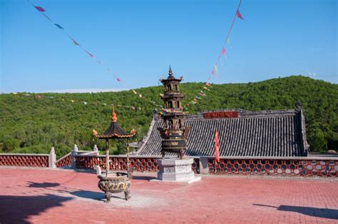  De Heihe Wuliangshan-Tempel: Een Verborgen Schat in de Chinese Wildernis!