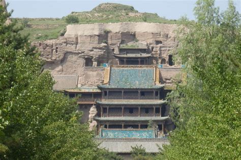  De Lingshan Grotten: Een Reis Doorheen 1500 Jaar Boeddhistische Geschiedenis en Kunstige Pracht!