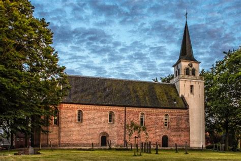 De Qaqavqazi Muziekencyclopedie: Een Ongelofelijk Symfonische Reis Door de Kaukasus!