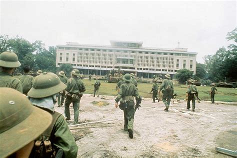 Reunification Palace: Een Monumentale Glimlach van Vietnamse Geschiedenis!