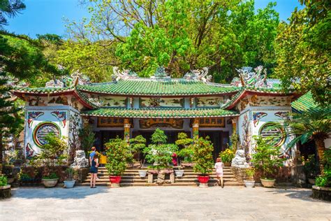  Het Lushanpark: Een verborgen juweeltje vol serene schoonheid en culturele rijkdom!