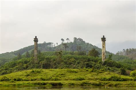 Het Mausoleum van Liu Yuxi: Een Oase van Stilte en Geschiedenis in Wuzhong!